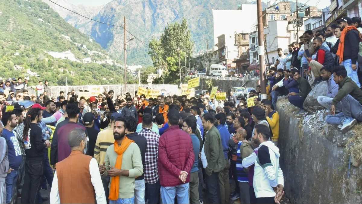 वैष्णो देवी रोपवे परियोजना के विरोध में कटरा बंद का ऐलान